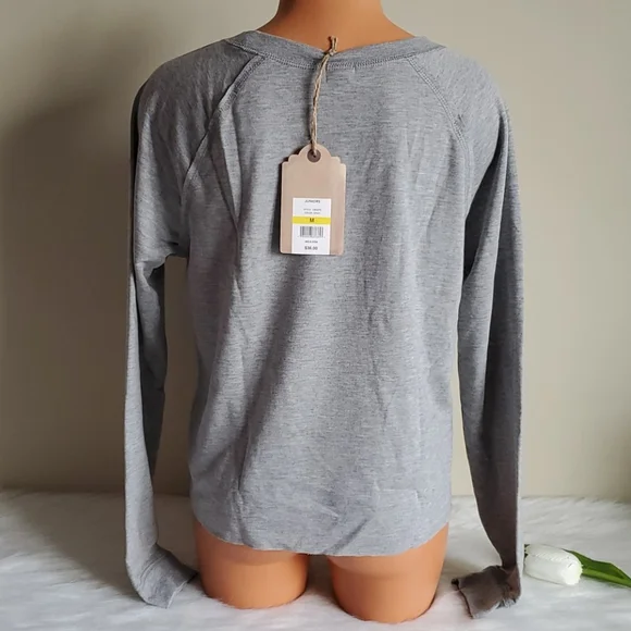 JUNIORS LONG SLEEVE SIZE M - Picture 2 of 3